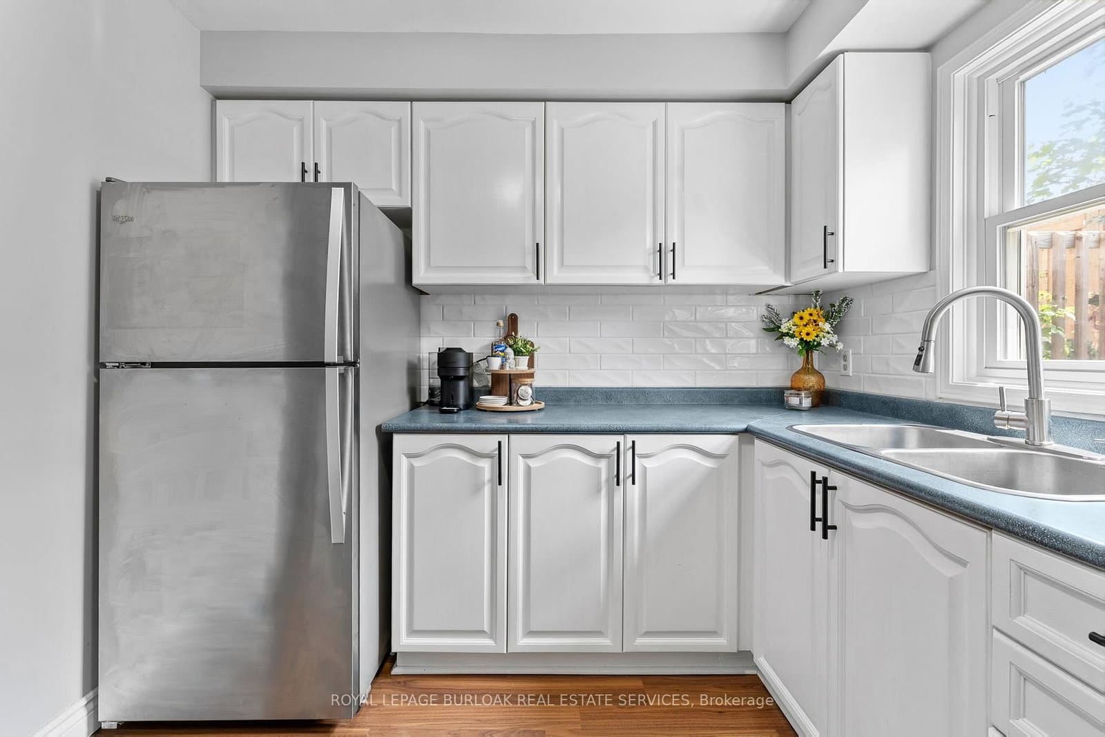 465 Beechwood Place, Unit 12 thumbnail 18