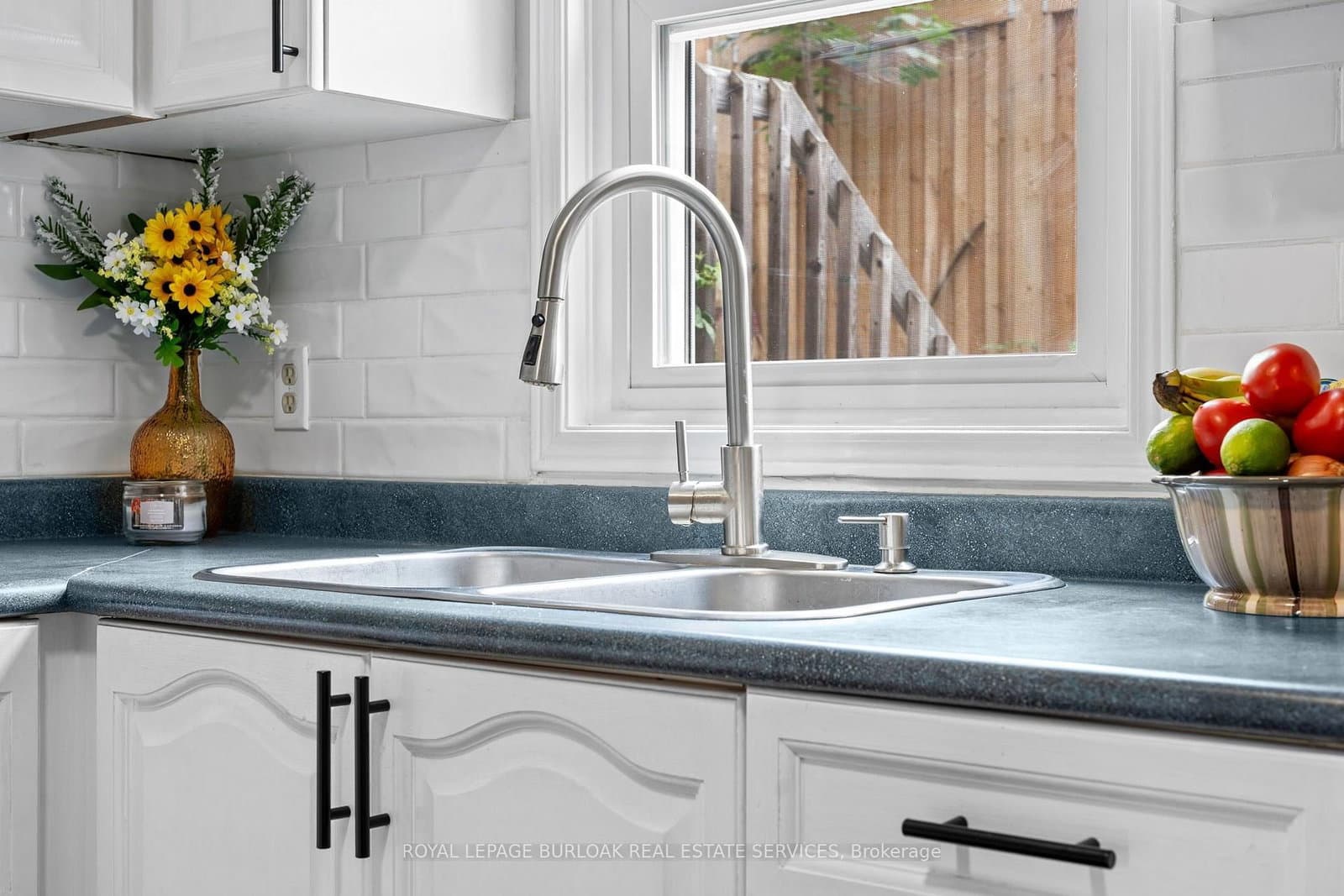 465 Beechwood Place, Unit 12 thumbnail 19