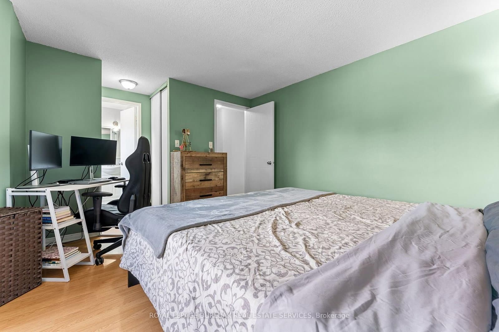465 Beechwood Place, Unit 12 thumbnail 31