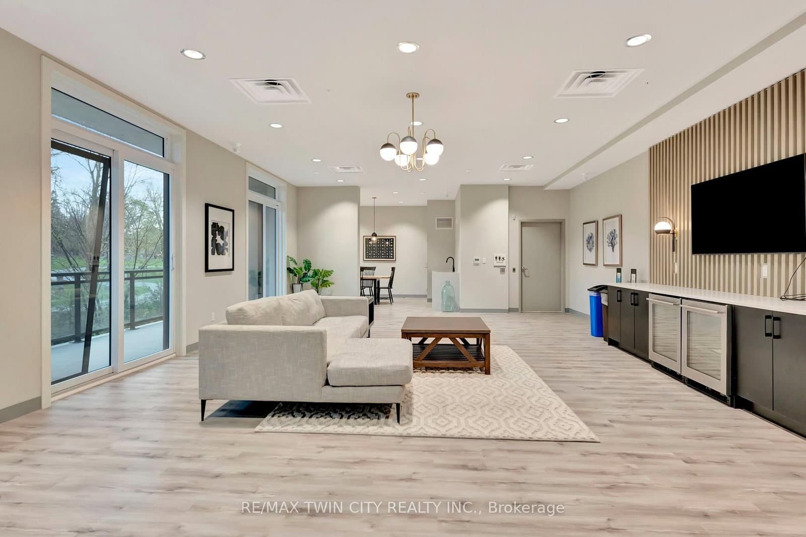 107 Roger Street, Unit 101 thumbnail 30