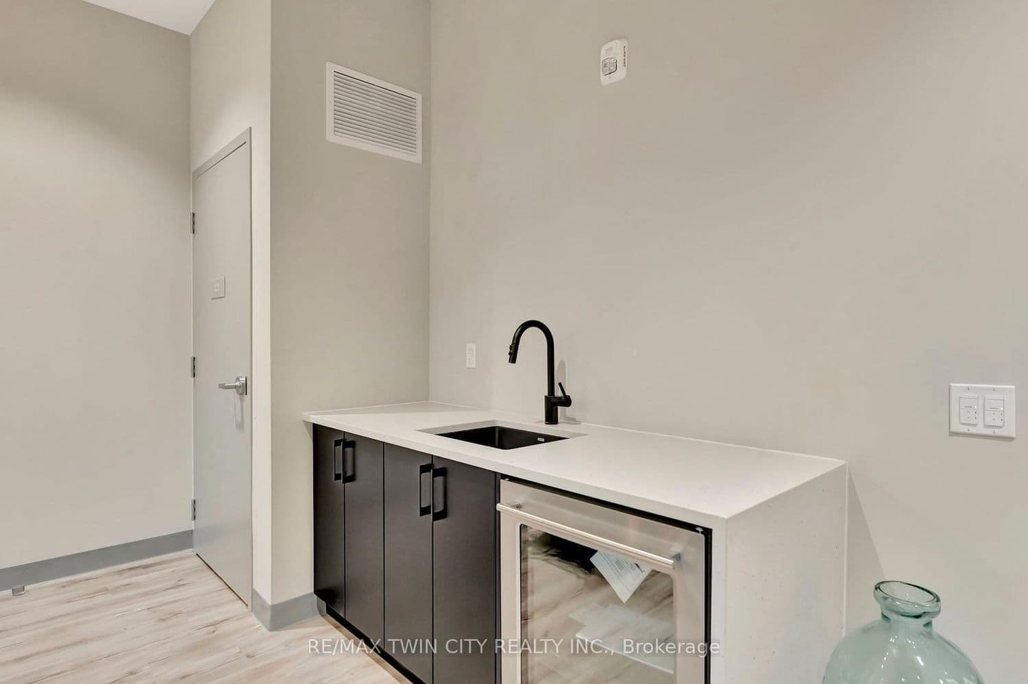 107 Roger Street, Unit 101 thumbnail 32