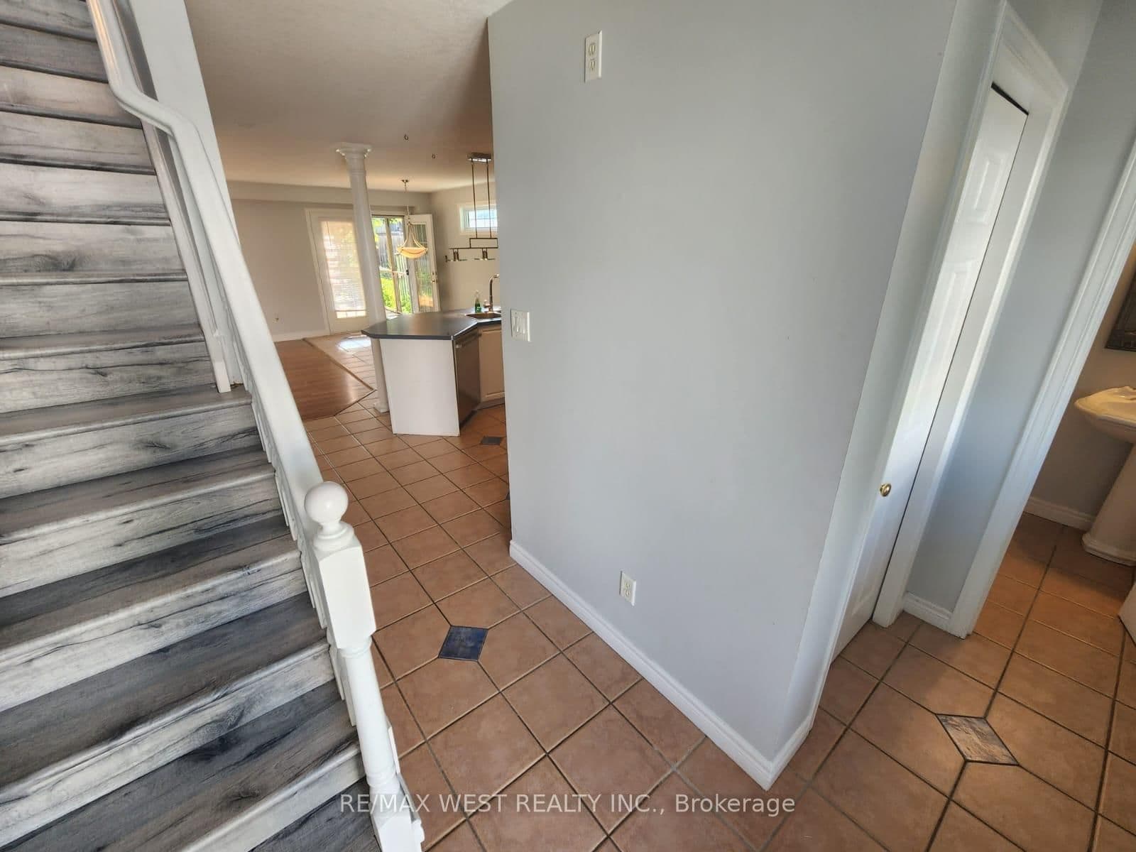 792 Butternut Avenue thumbnail 2