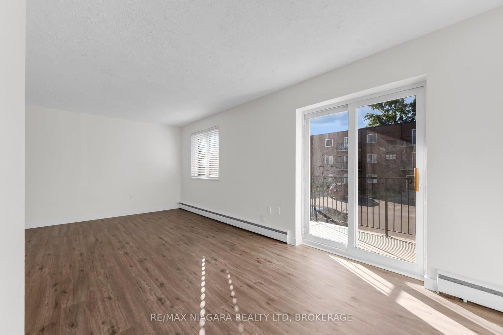452 Carlton Street, Unit 25 thumbnail 12