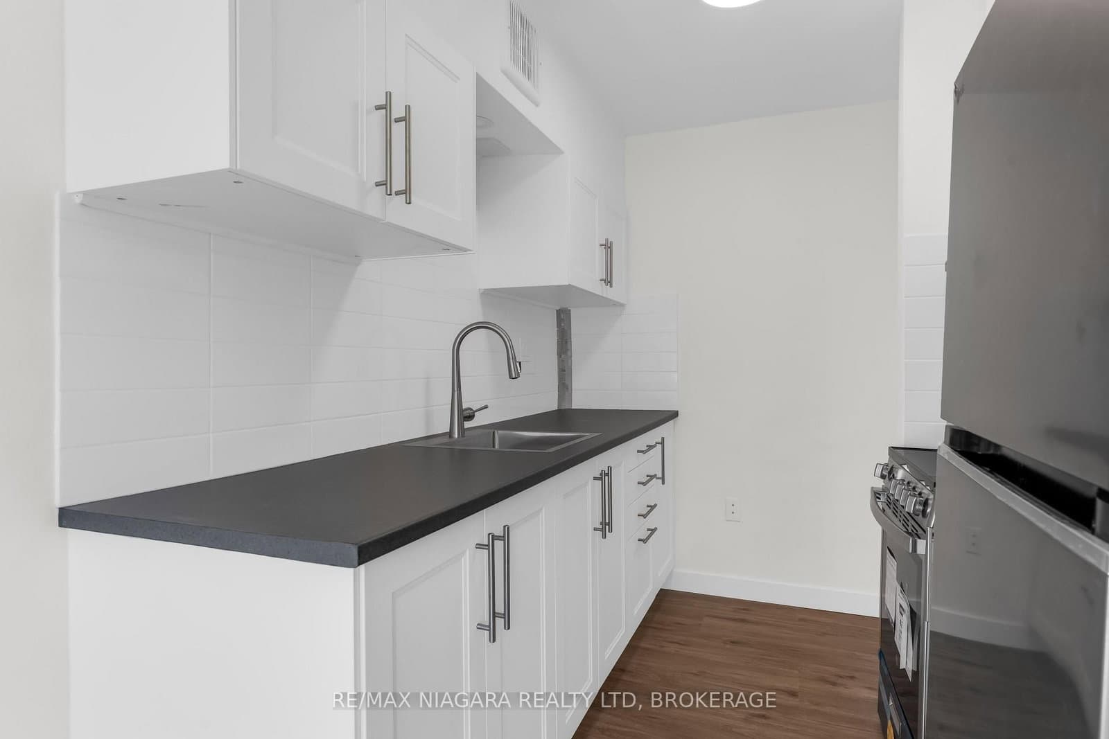 452 Carlton Street, Unit 25 thumbnail 5