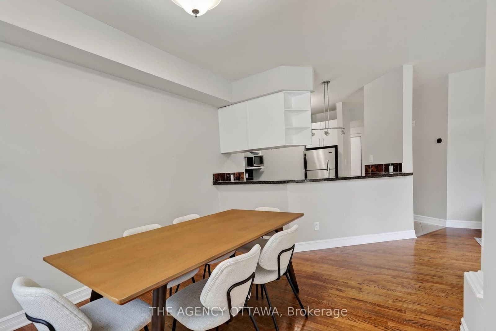 711 Churchill Avenue N, Unit 203 thumbnail 22