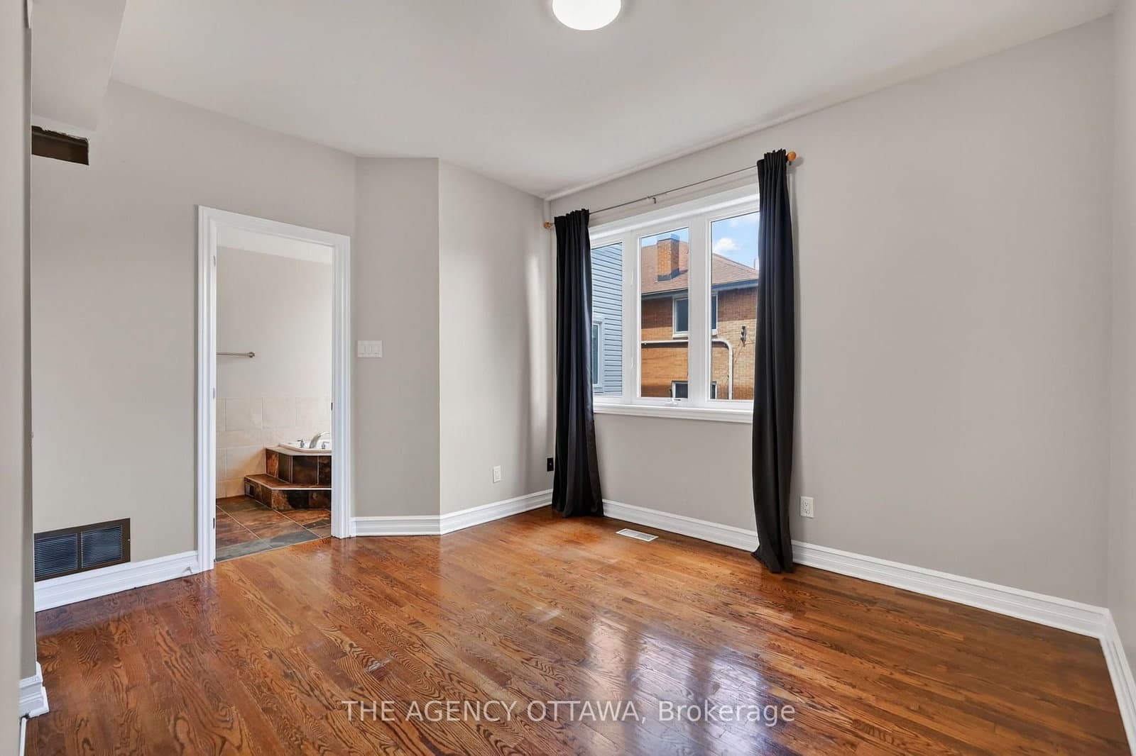 711 Churchill Avenue N, Unit 203 thumbnail 25