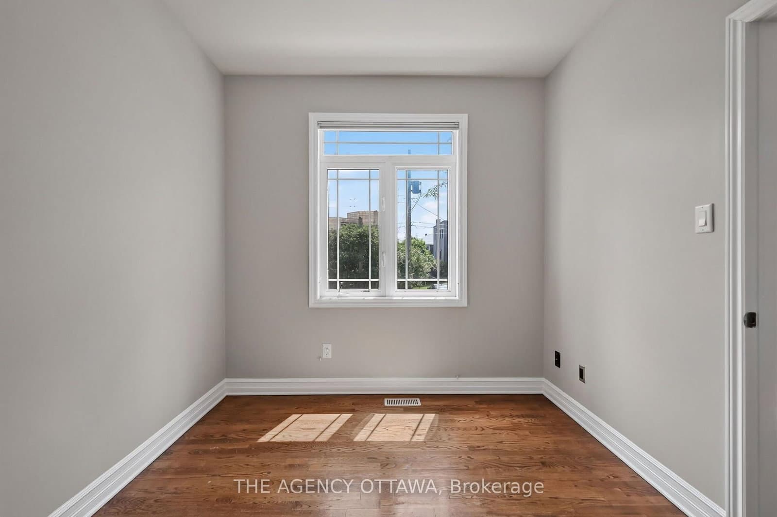 711 Churchill Avenue N, Unit 203 thumbnail 37