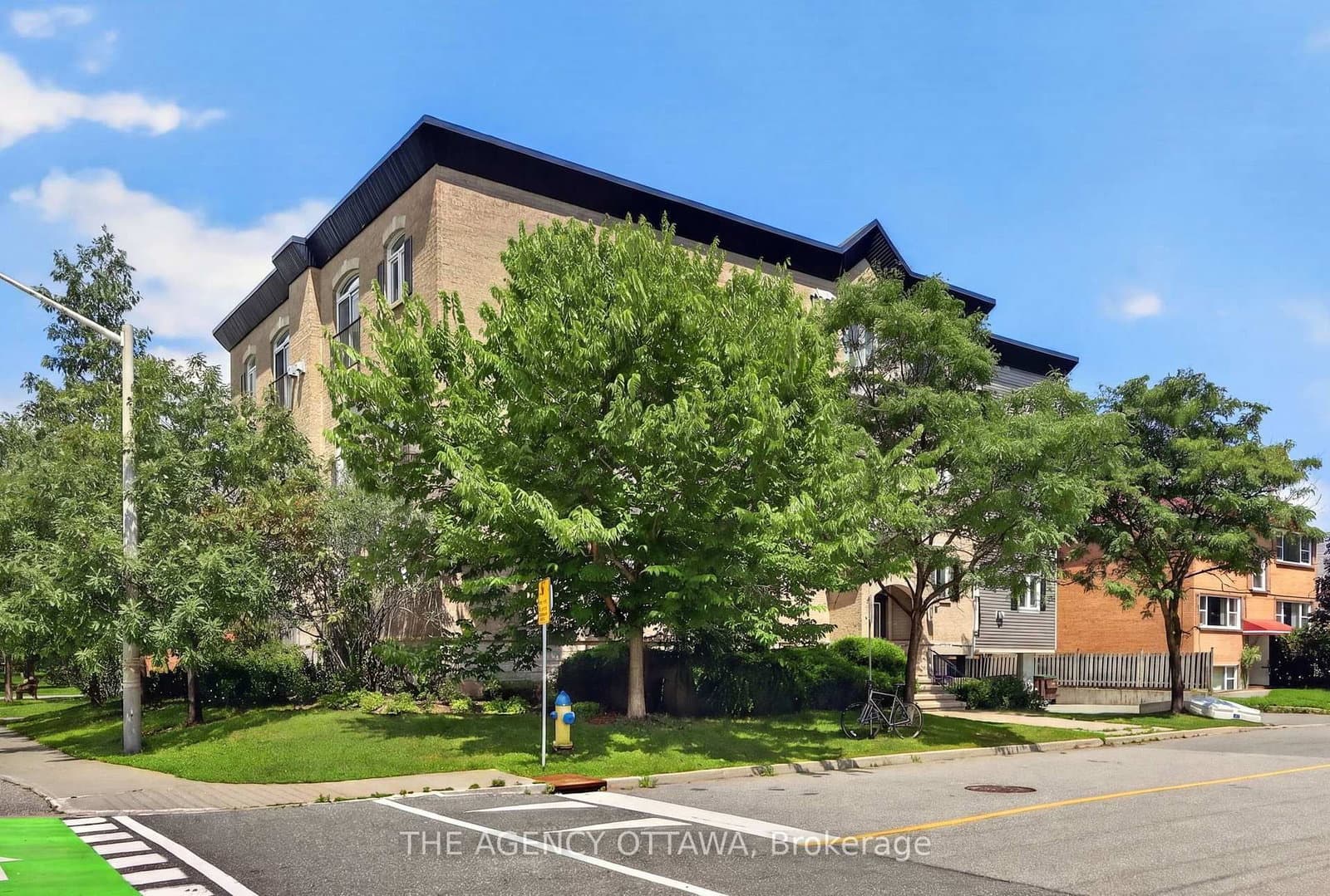 711 Churchill Avenue N, Unit 203 thumbnail 5