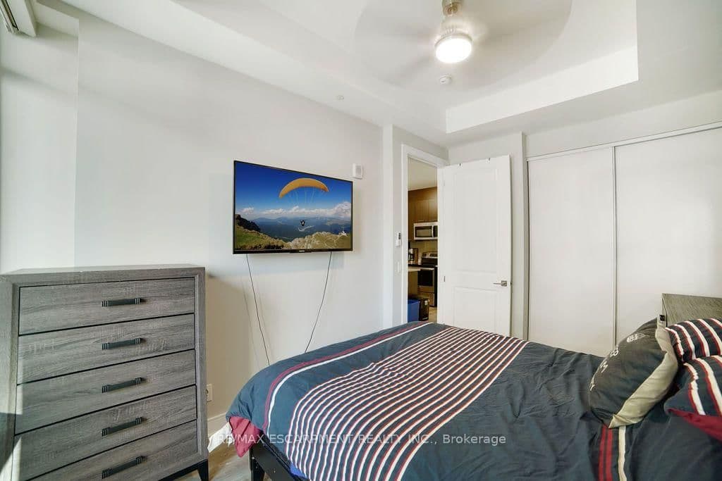 150 Main Street W, Unit 810 thumbnail 17