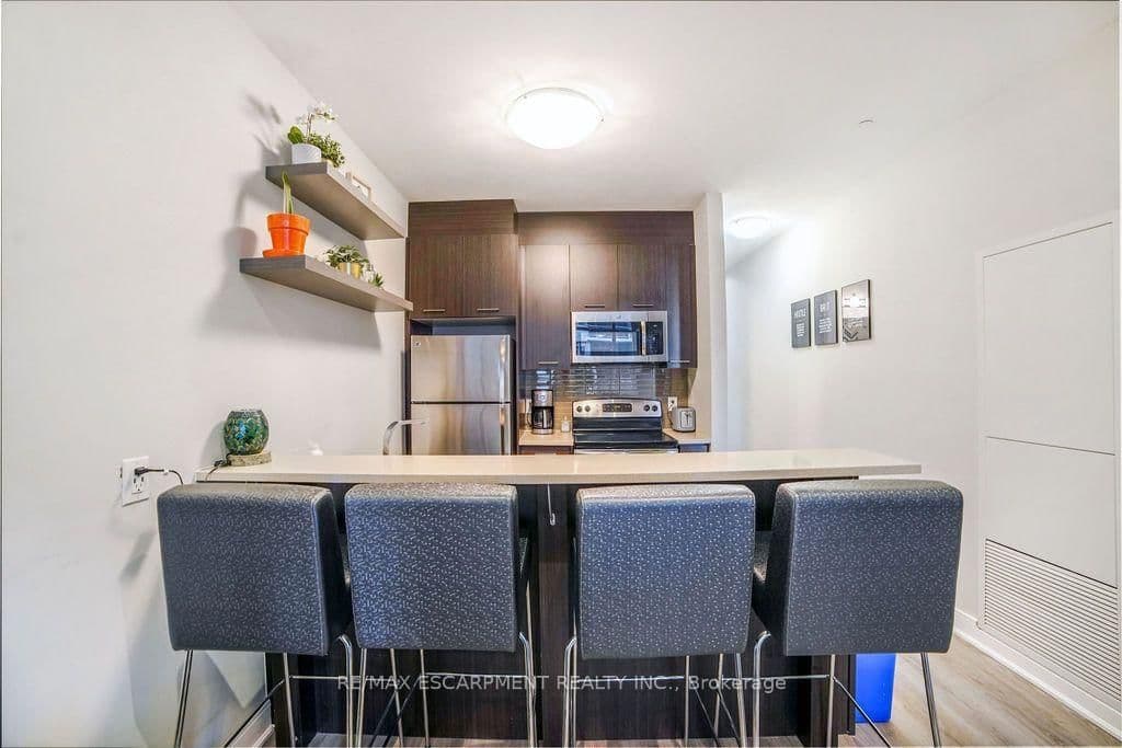 150 Main Street W, Unit 810 thumbnail 8