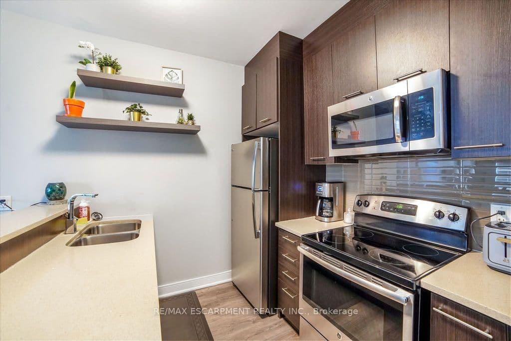 150 Main Street W, Unit 810 thumbnail 7