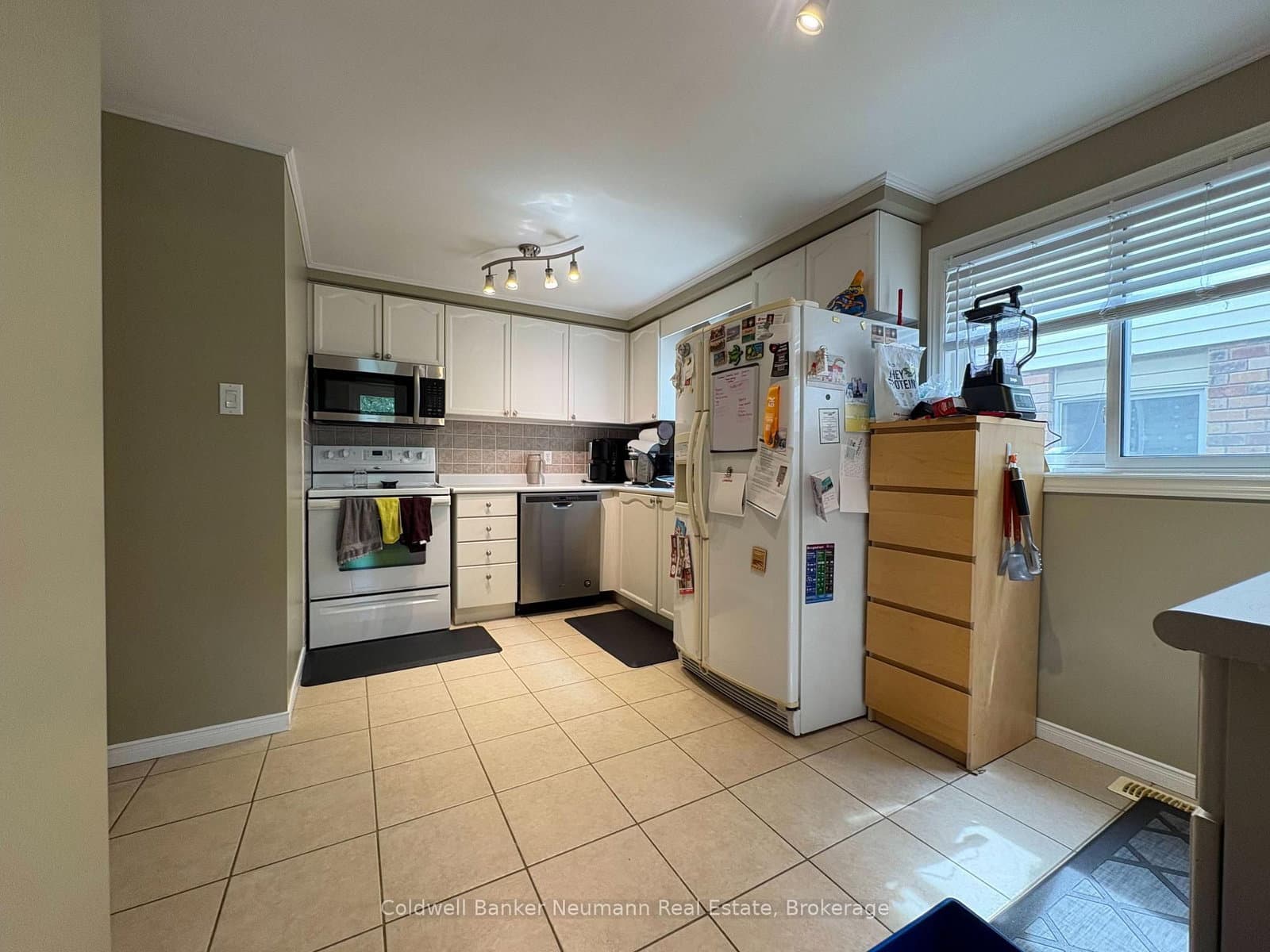 120 Moss Place, Unit UPPER thumbnail 3
