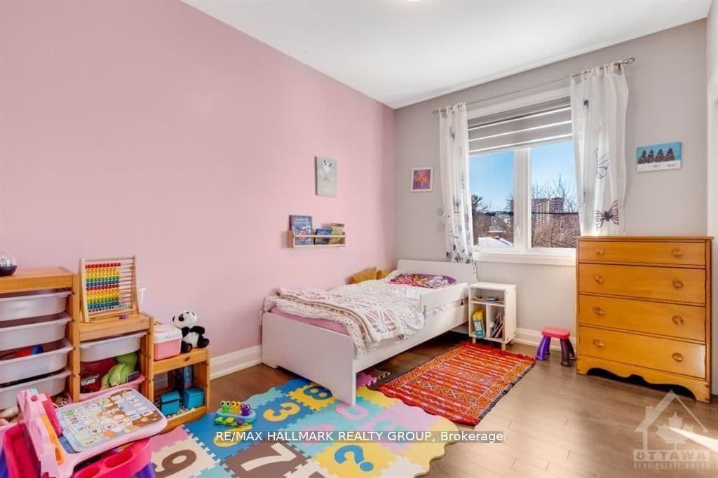 250 Richardson Avenue thumbnail 25