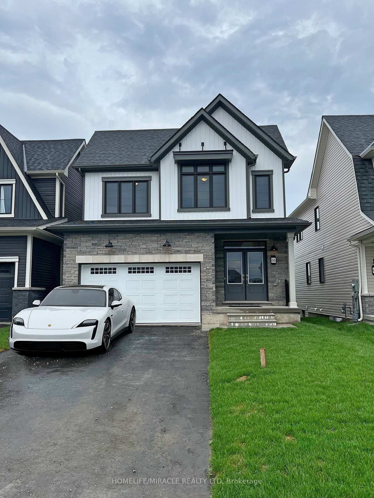 66 Aviron Crescent - Image 1