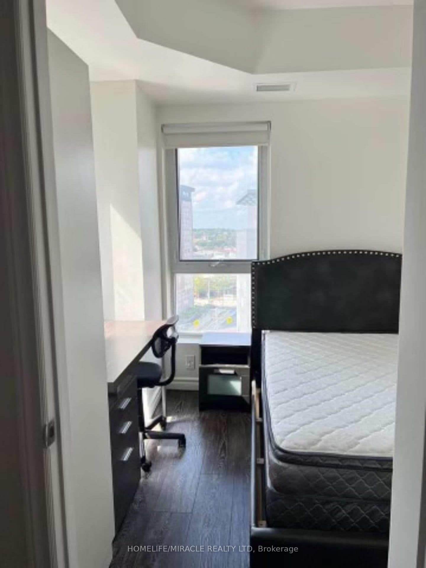 158 King Street N, Unit 1005 thumbnail 3