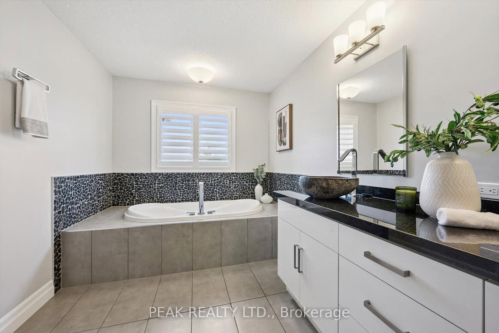 111 OAK PARK Drive thumbnail 23
