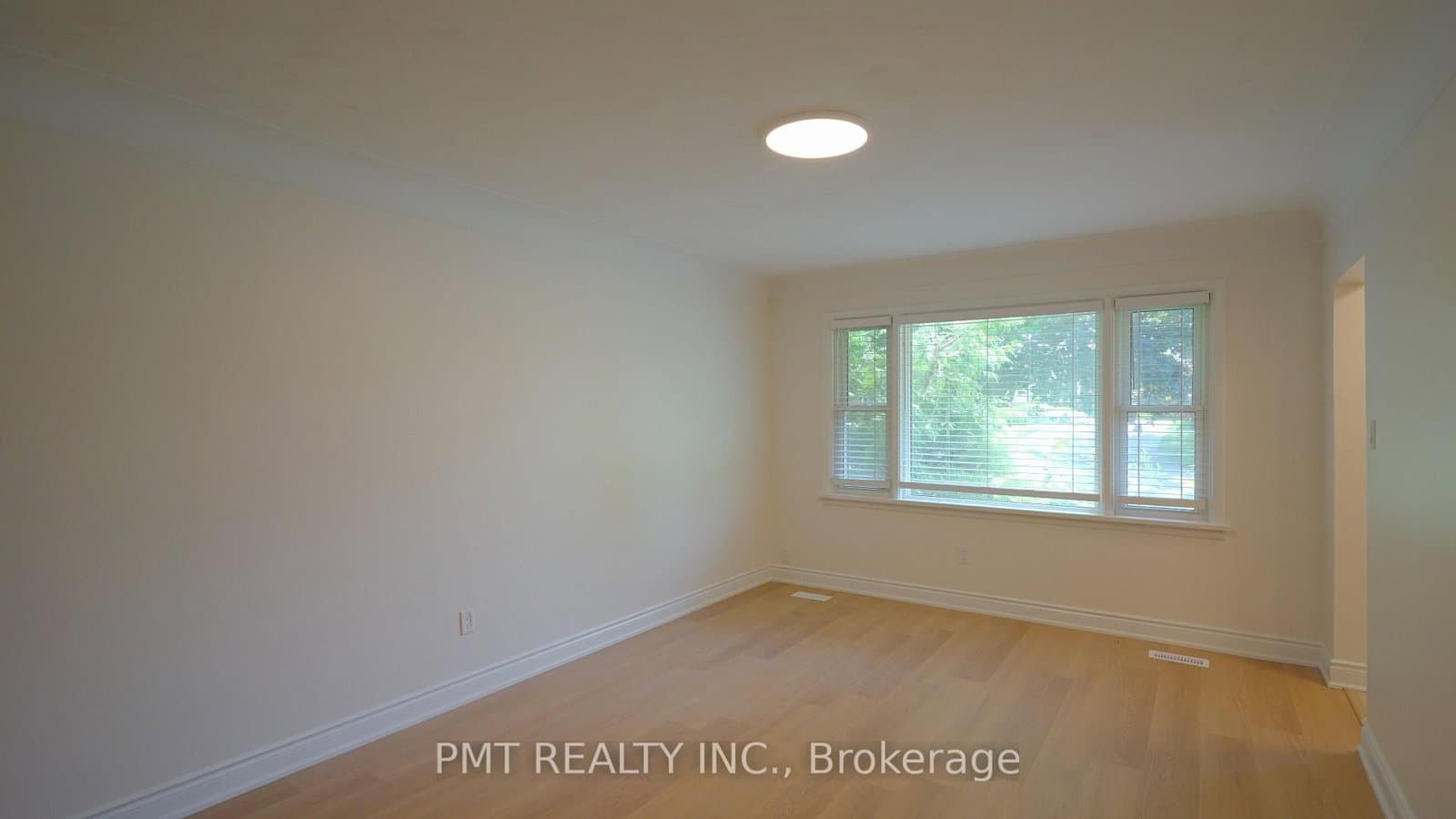 143 Elgin Crescent thumbnail 3