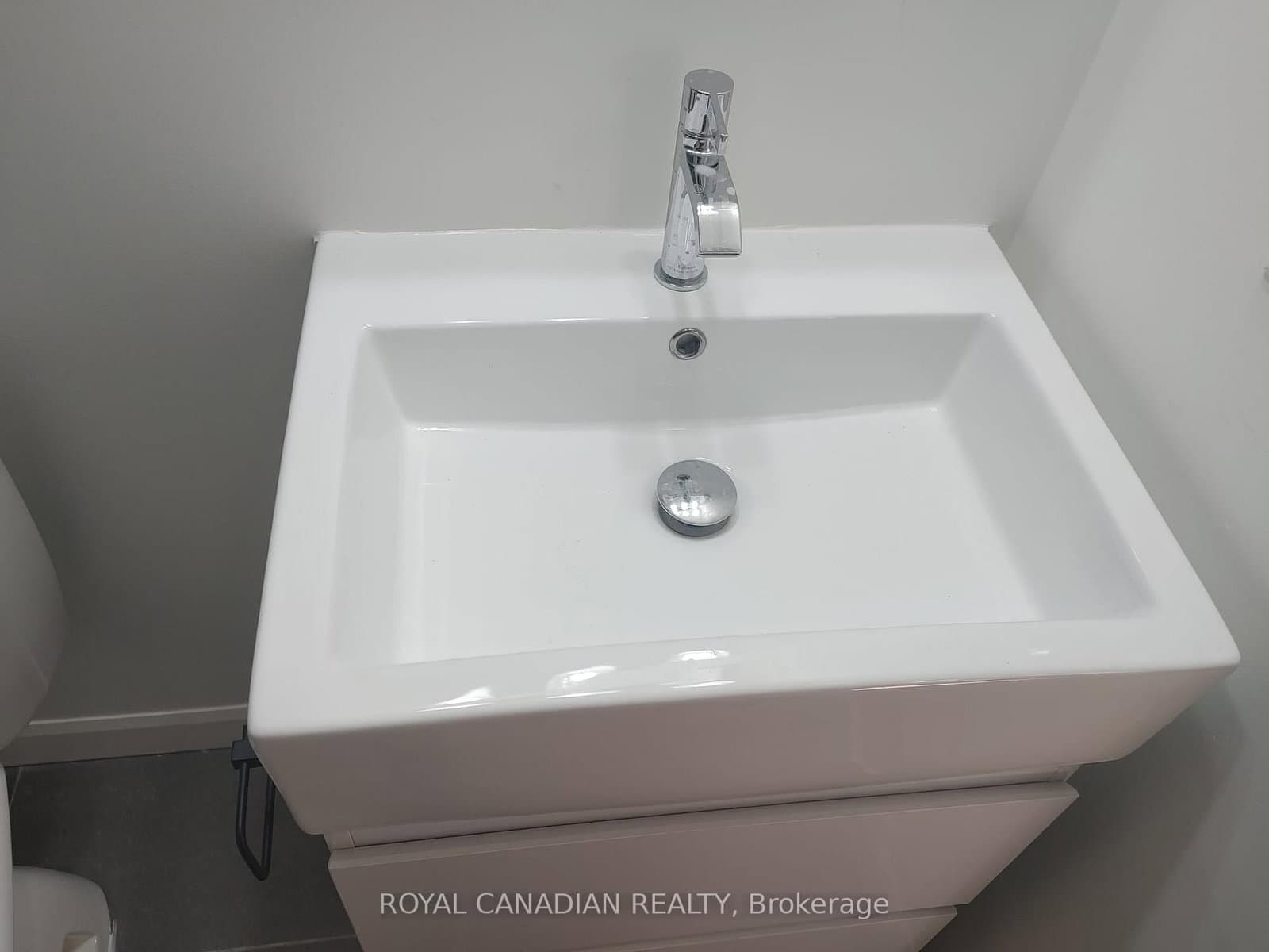 7 Erie Avenue, Unit 506 thumbnail 15