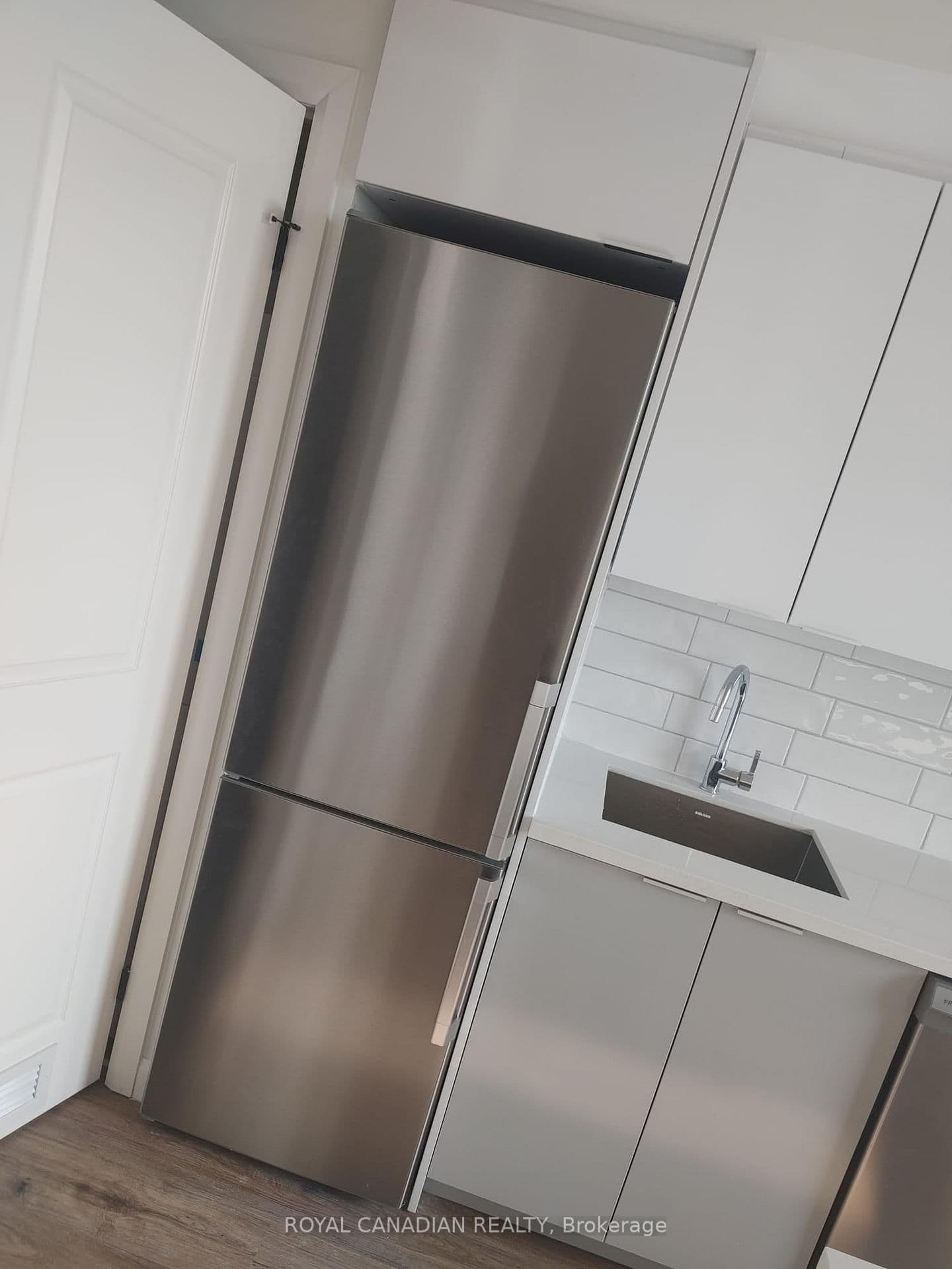 7 Erie Avenue, Unit 506 thumbnail 3