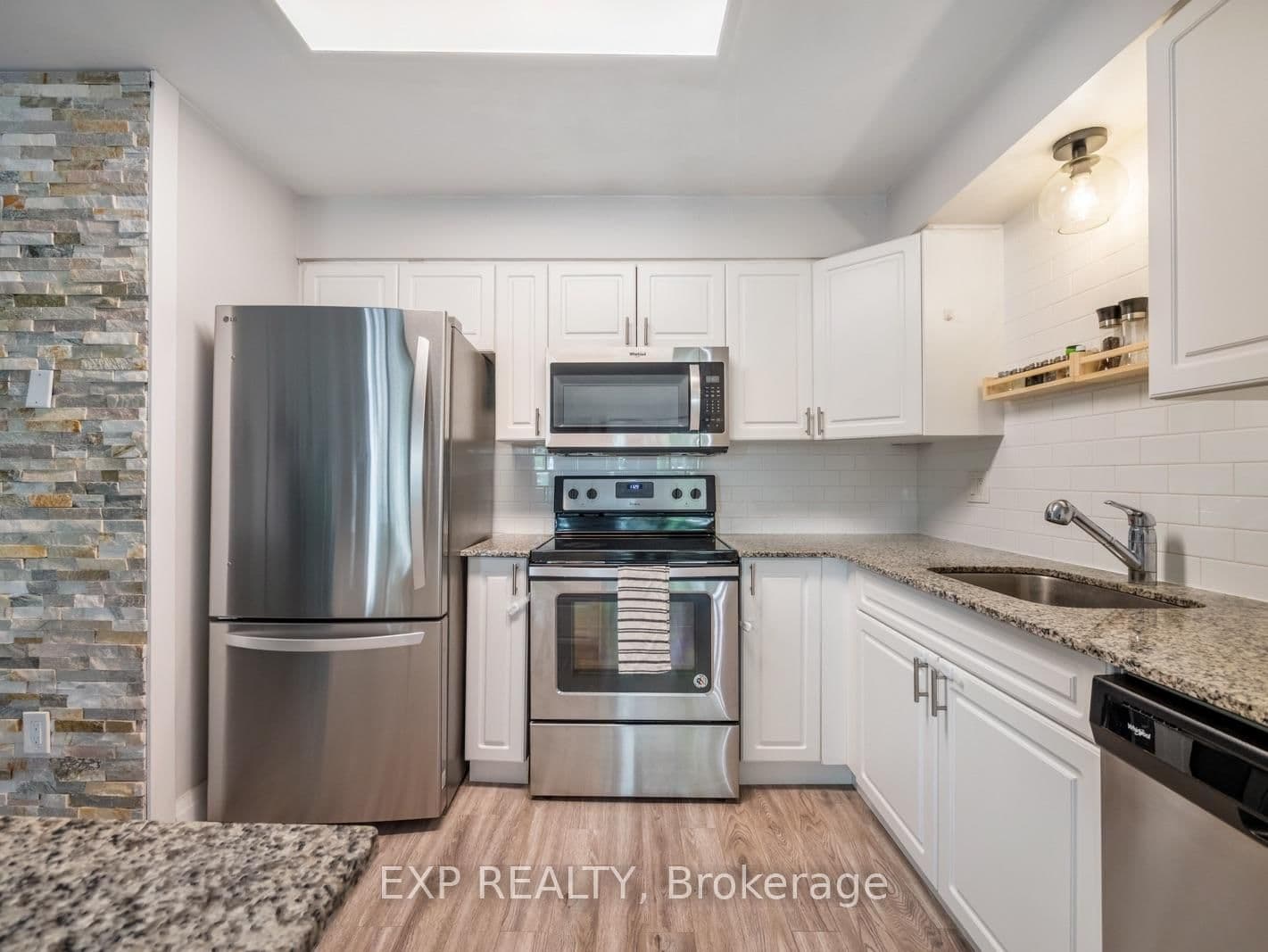276 Eiwo Court, Unit 301 thumbnail 7