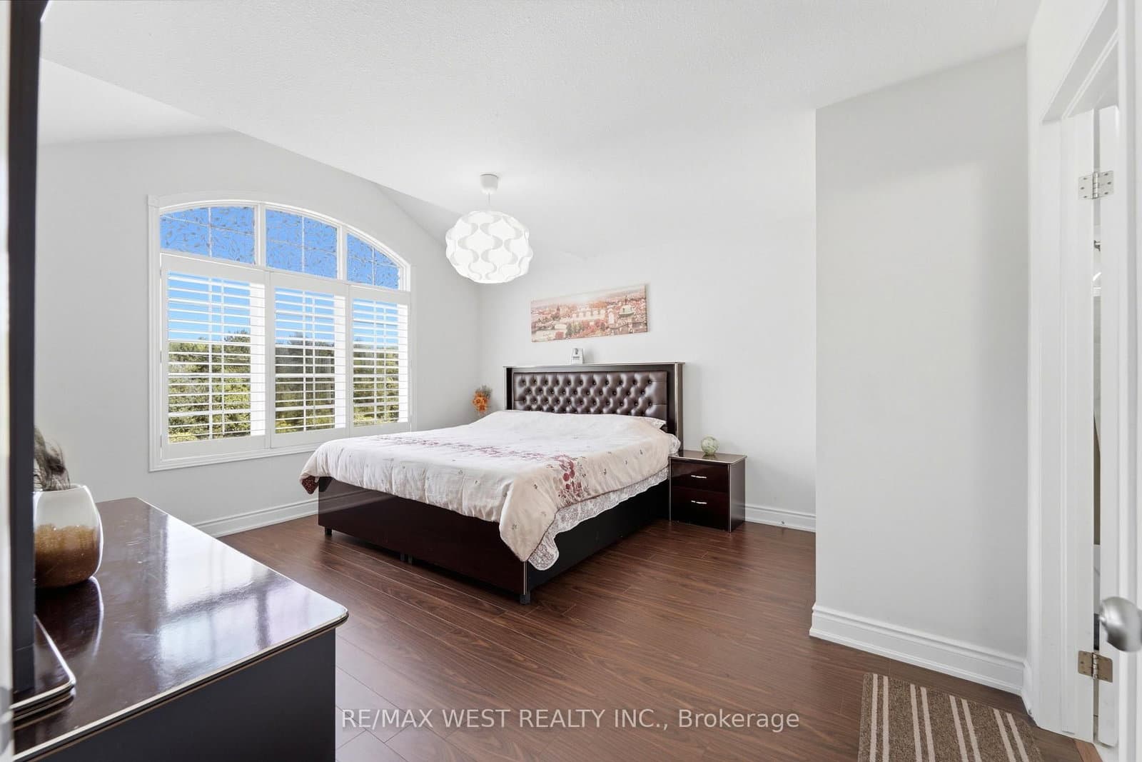 356 Robert Ferrie Drive thumbnail 10