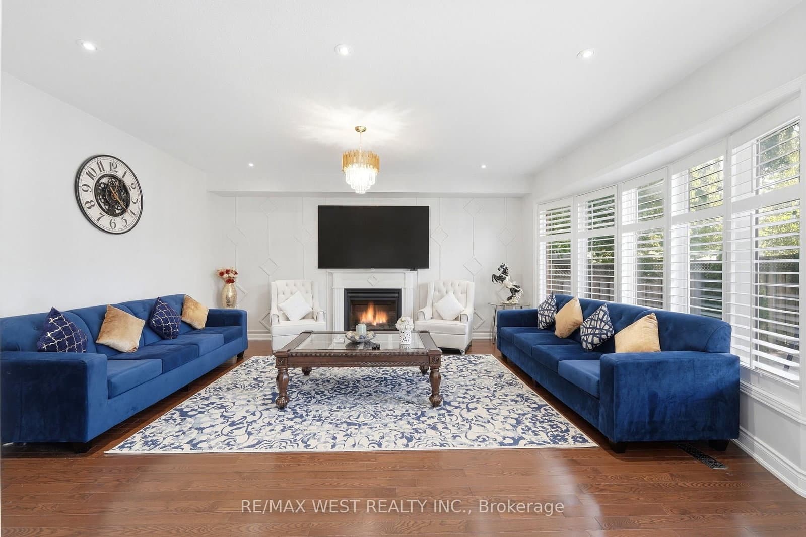 356 Robert Ferrie Drive thumbnail 4