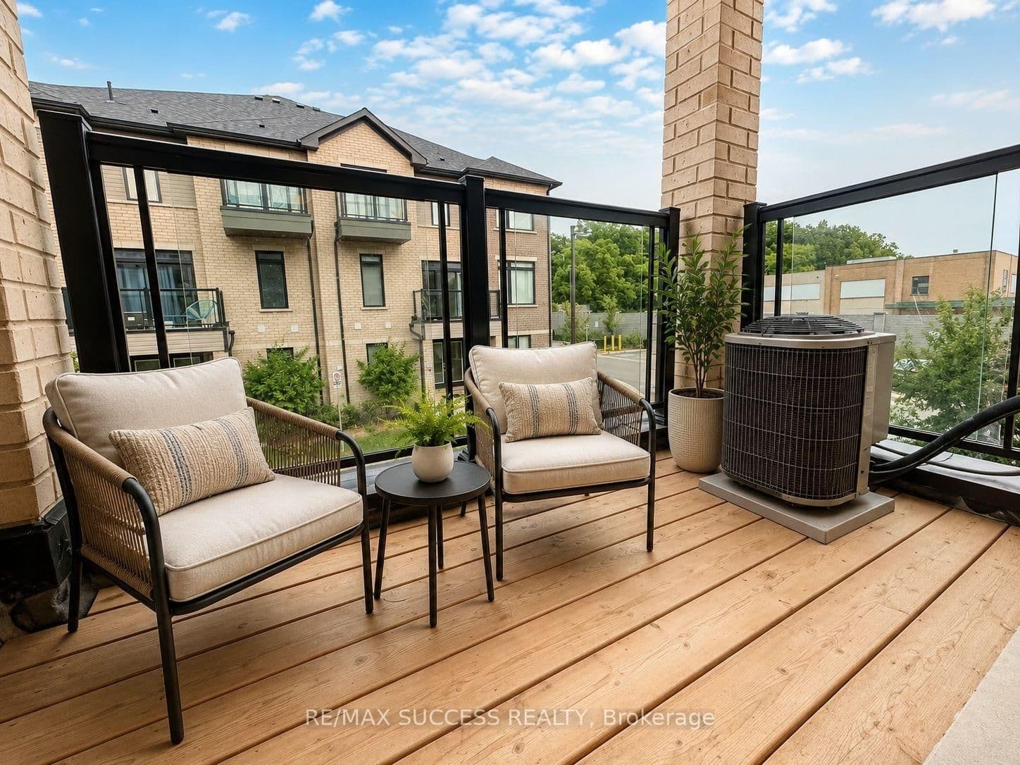 585 Colborne Street E, Unit 502 thumbnail 10