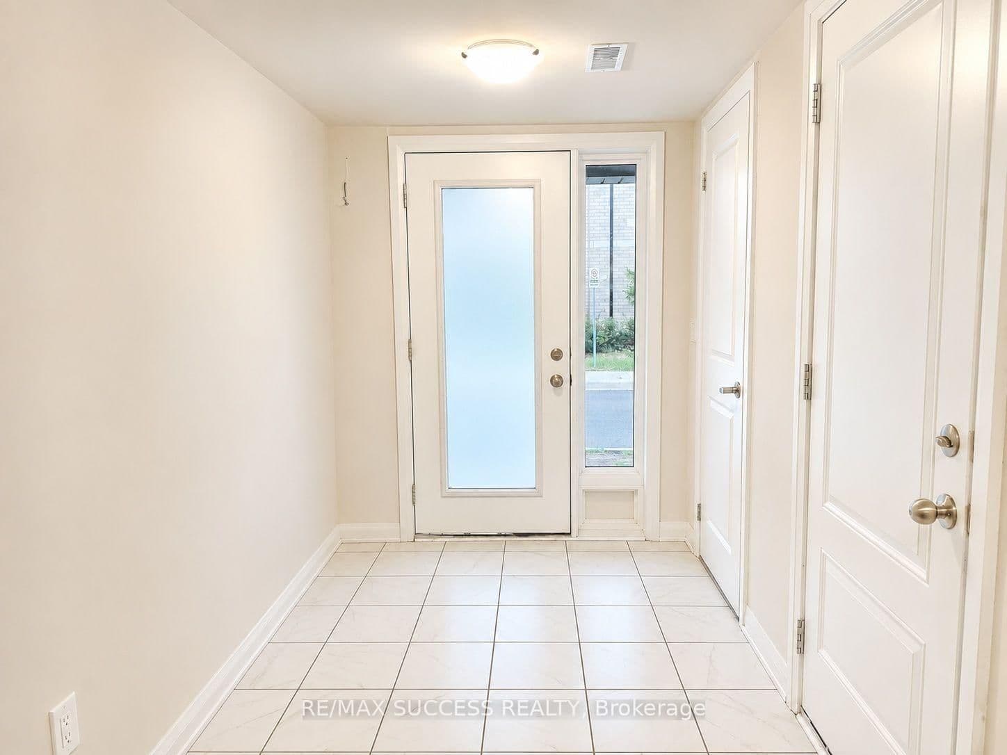 585 Colborne Street E, Unit 502 thumbnail 4