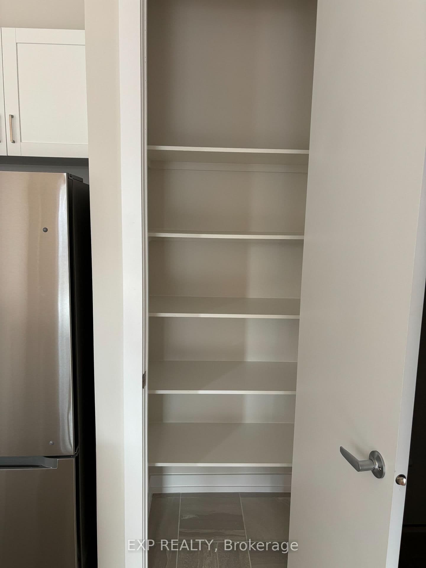 530 OLDENBURG Avenue thumbnail 12