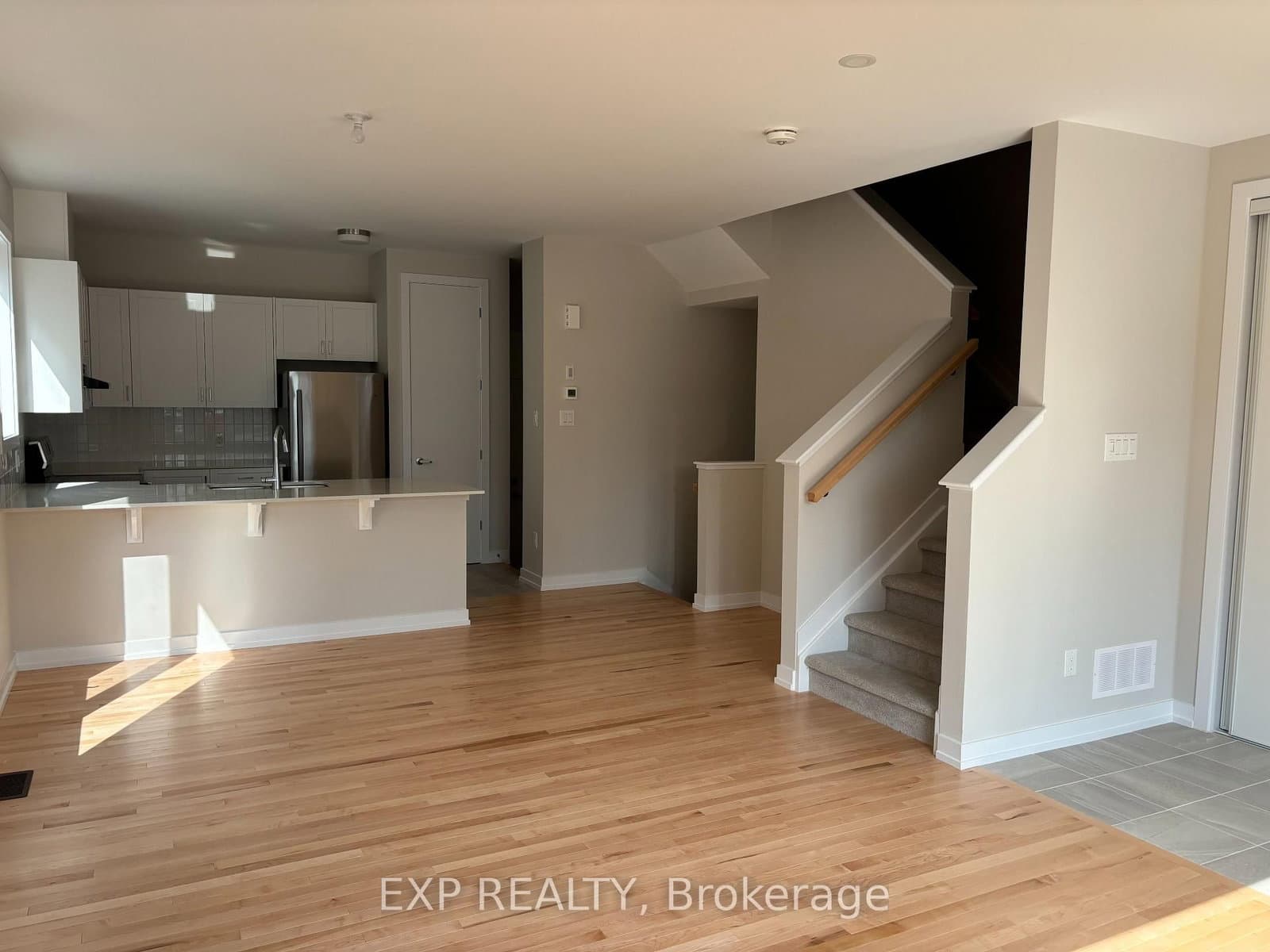 530 OLDENBURG Avenue thumbnail 2