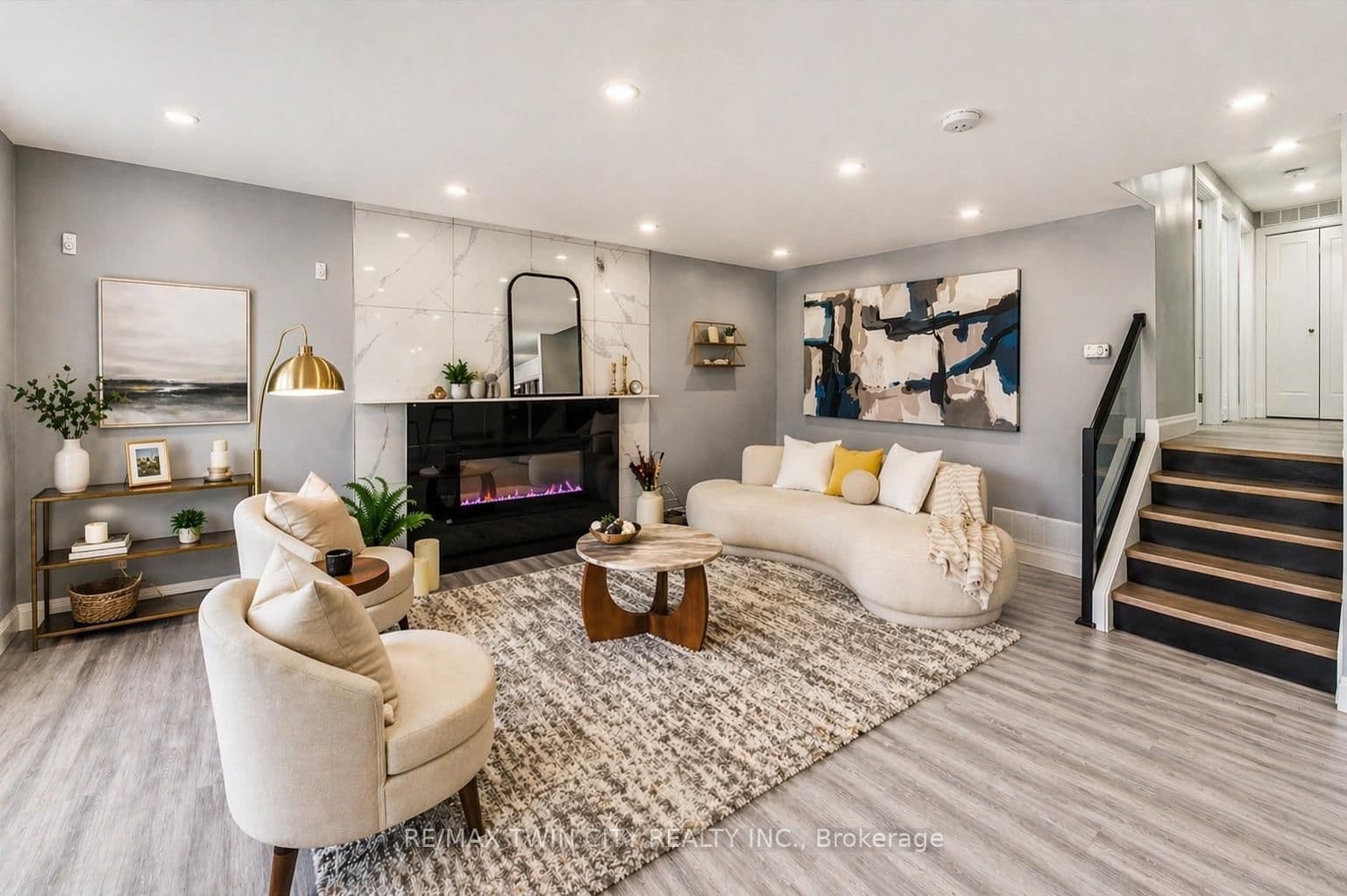 86 Carlyle Drive thumbnail 6