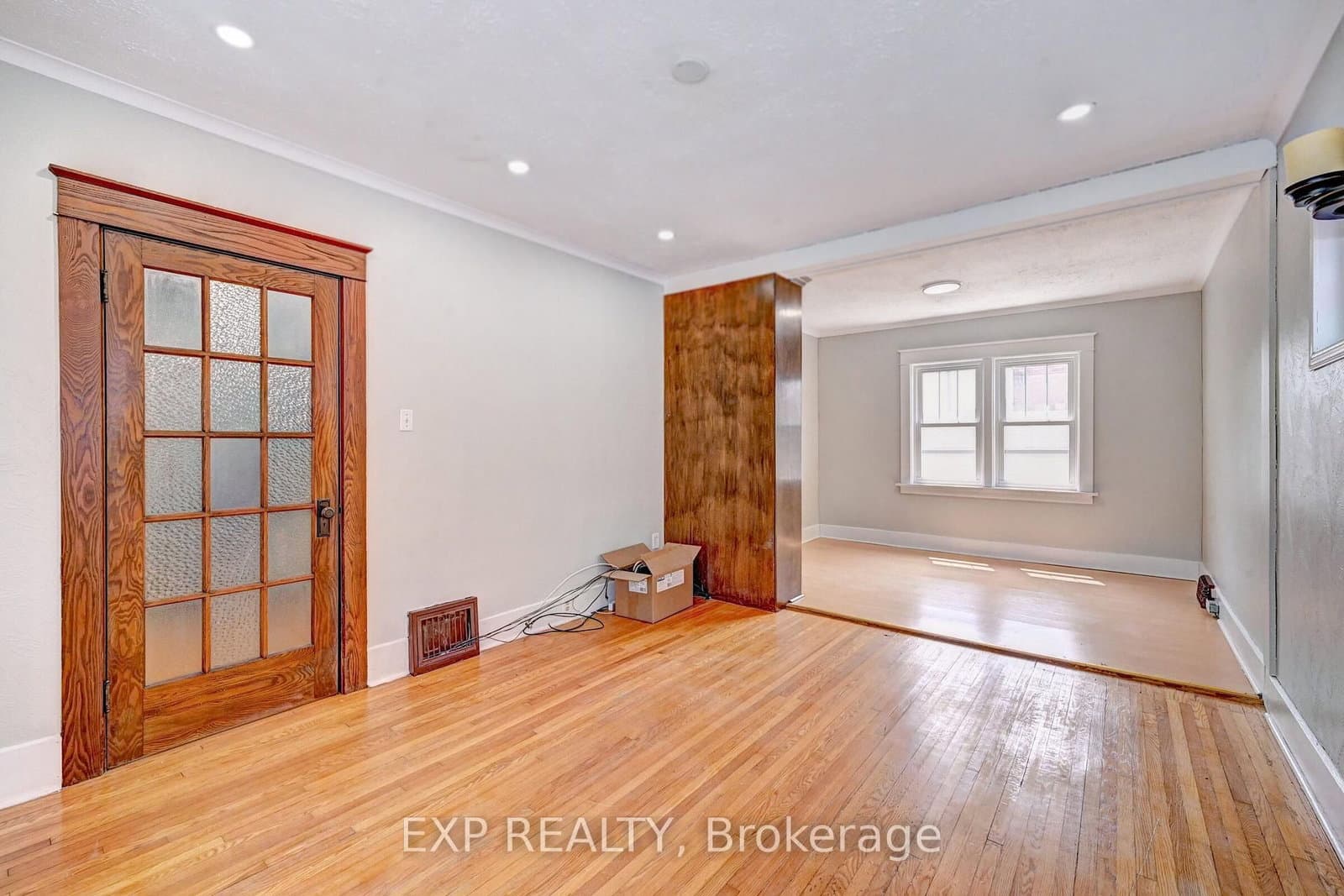 147 Courtland Avenue E thumbnail 12