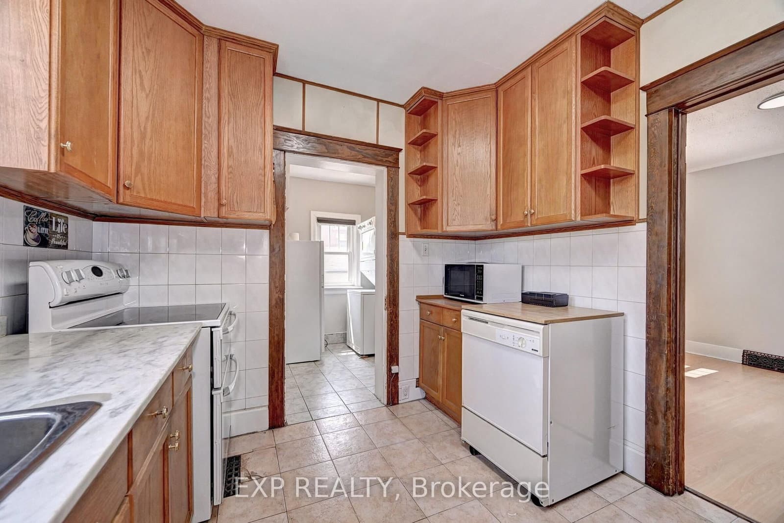 147 Courtland Avenue E thumbnail 14