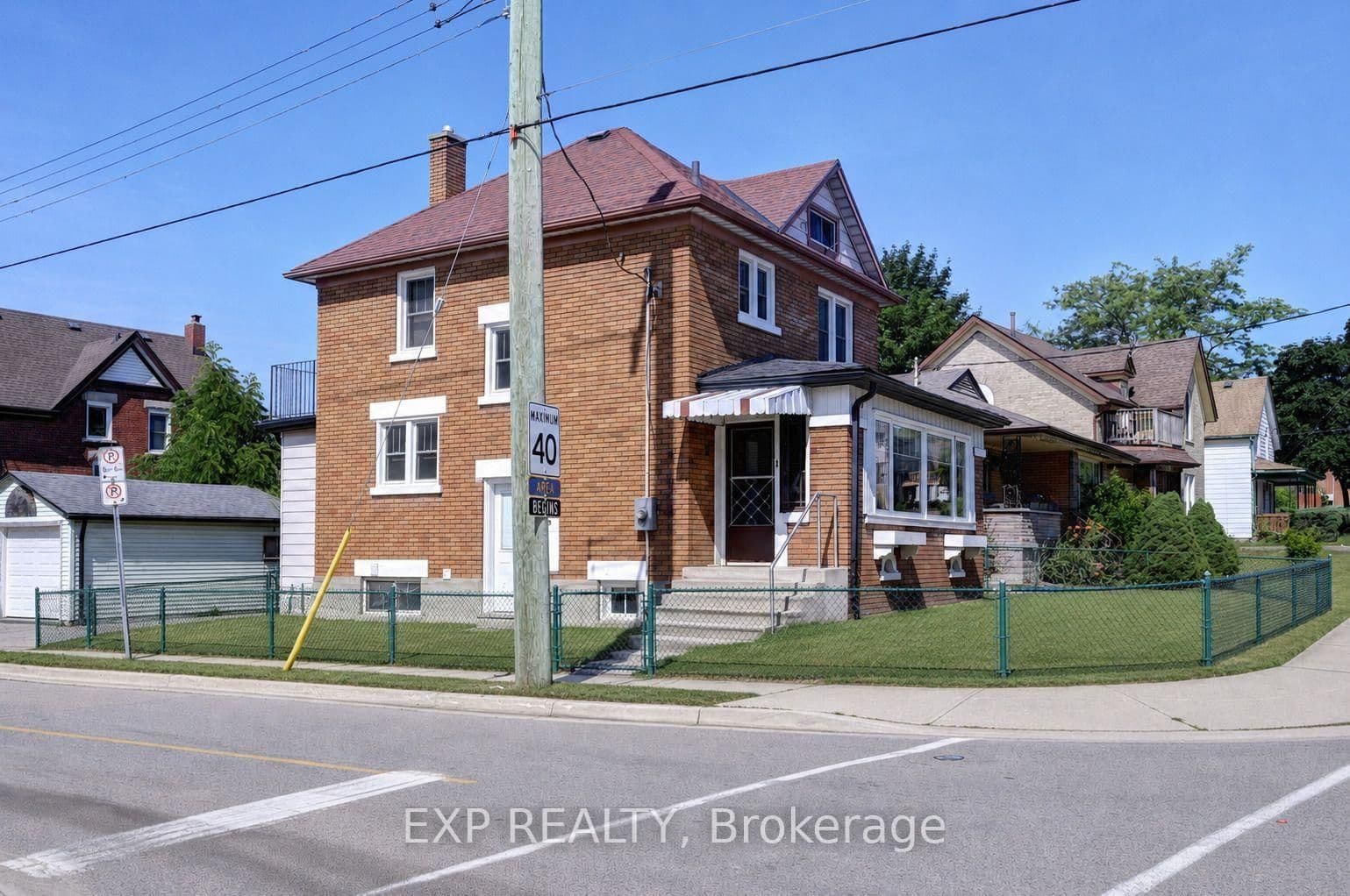 147 Courtland Avenue E thumbnail 2