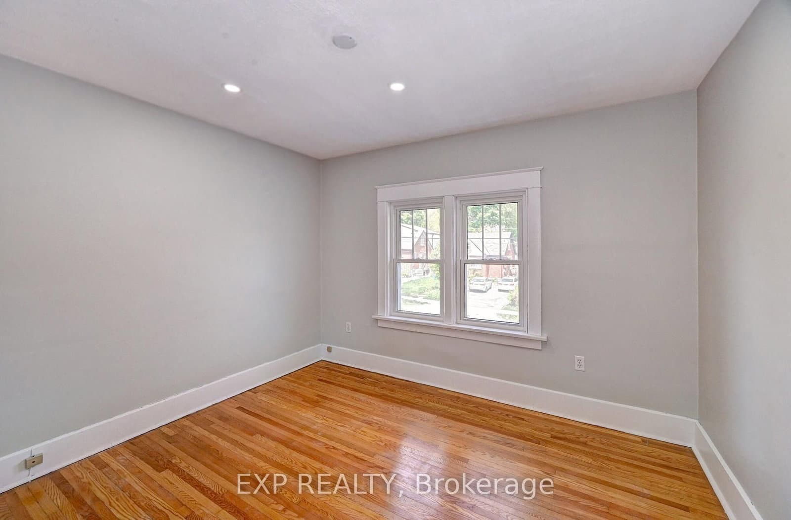 147 Courtland Avenue E thumbnail 22