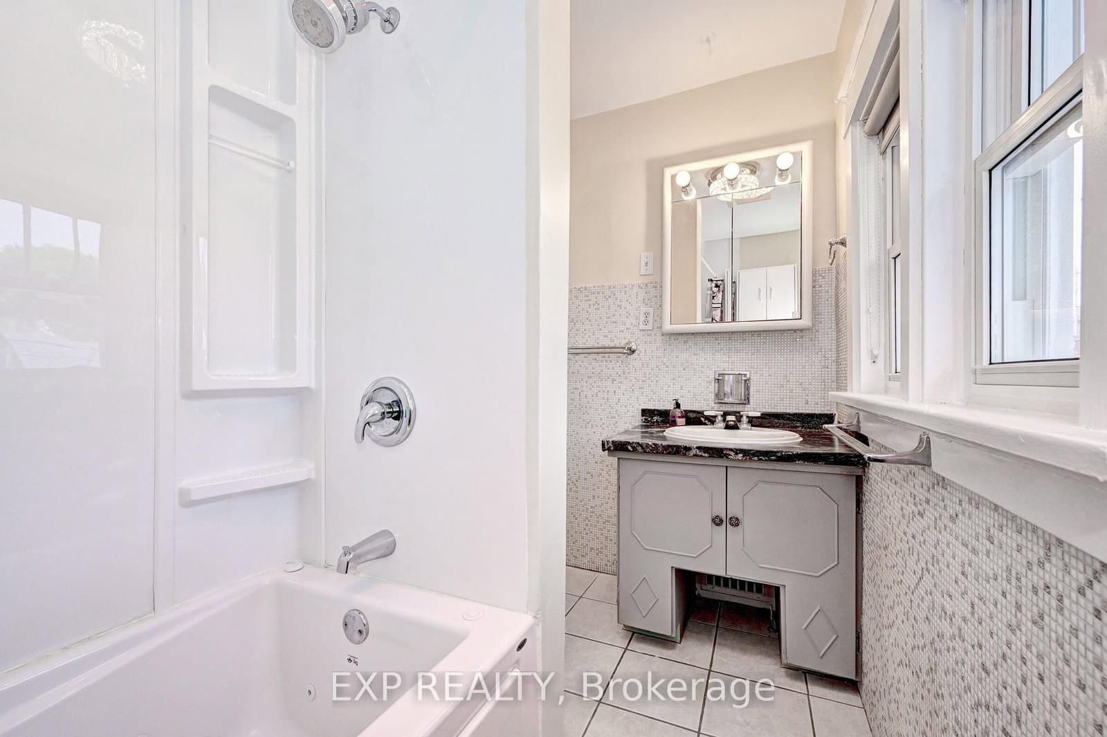 147 Courtland Avenue E thumbnail 26