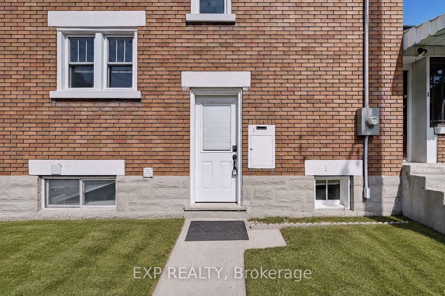 147 Courtland Avenue E thumbnail 3