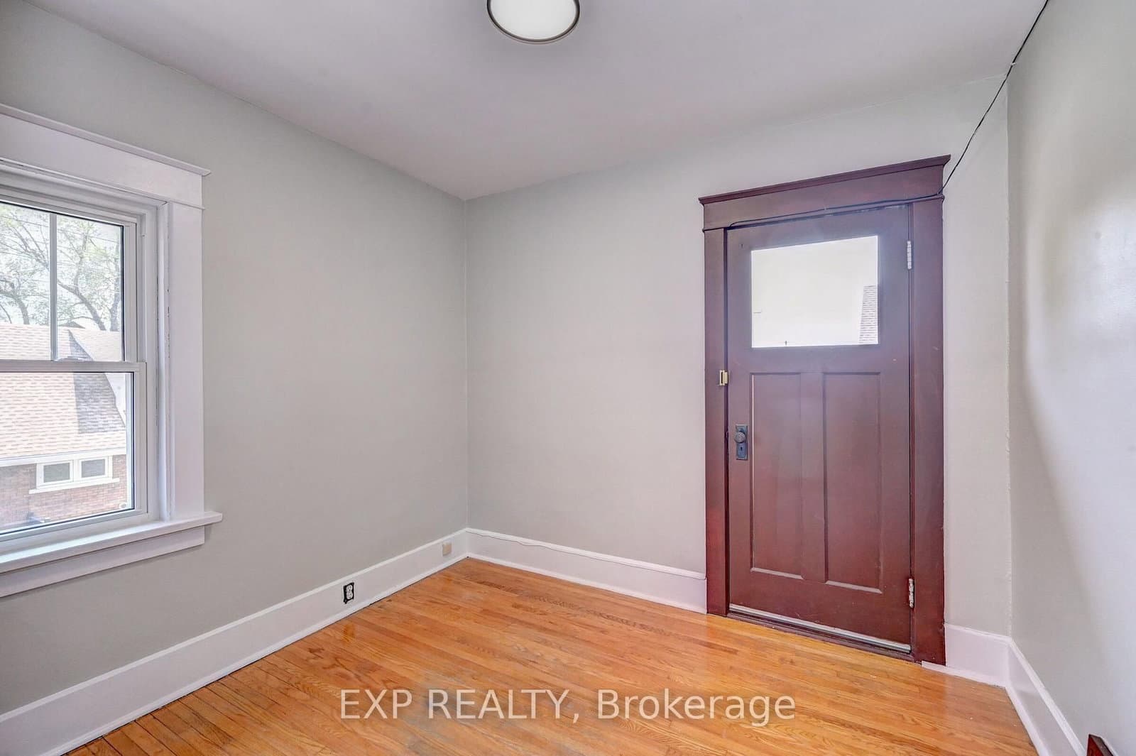 147 Courtland Avenue E thumbnail 30