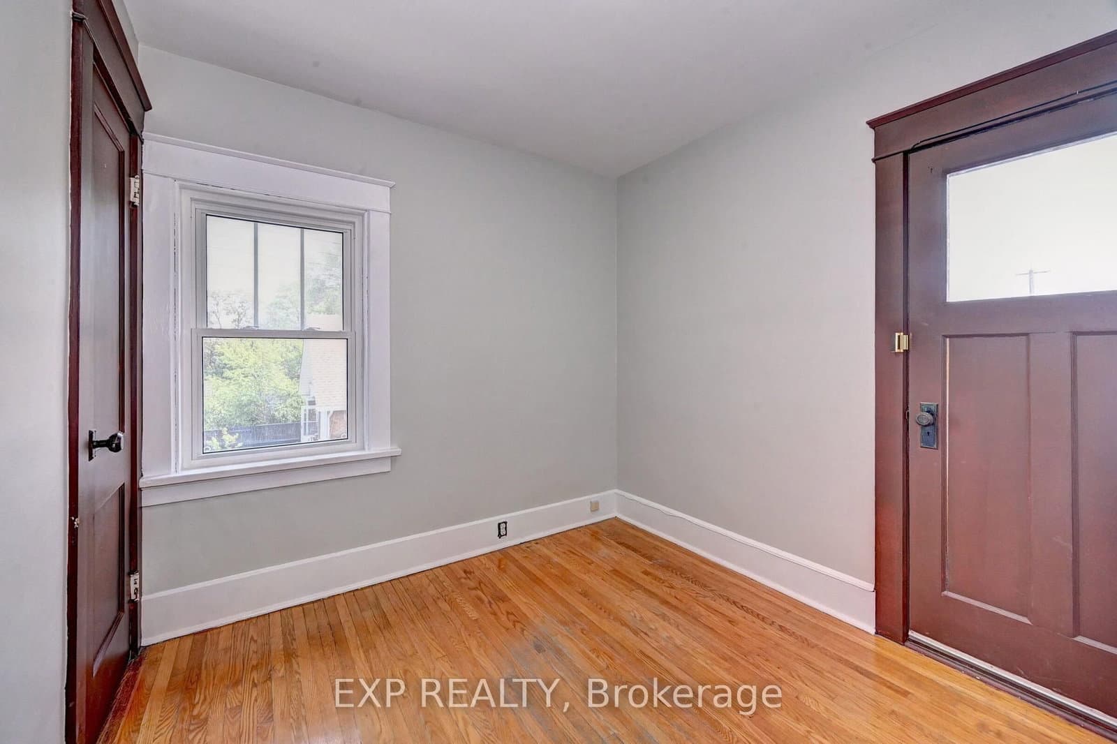 147 Courtland Avenue E thumbnail 31