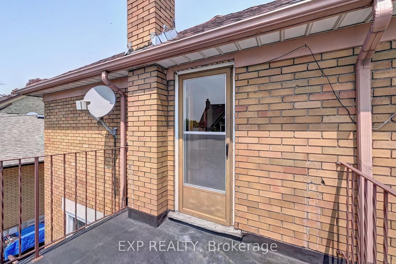 147 Courtland Avenue E thumbnail 32