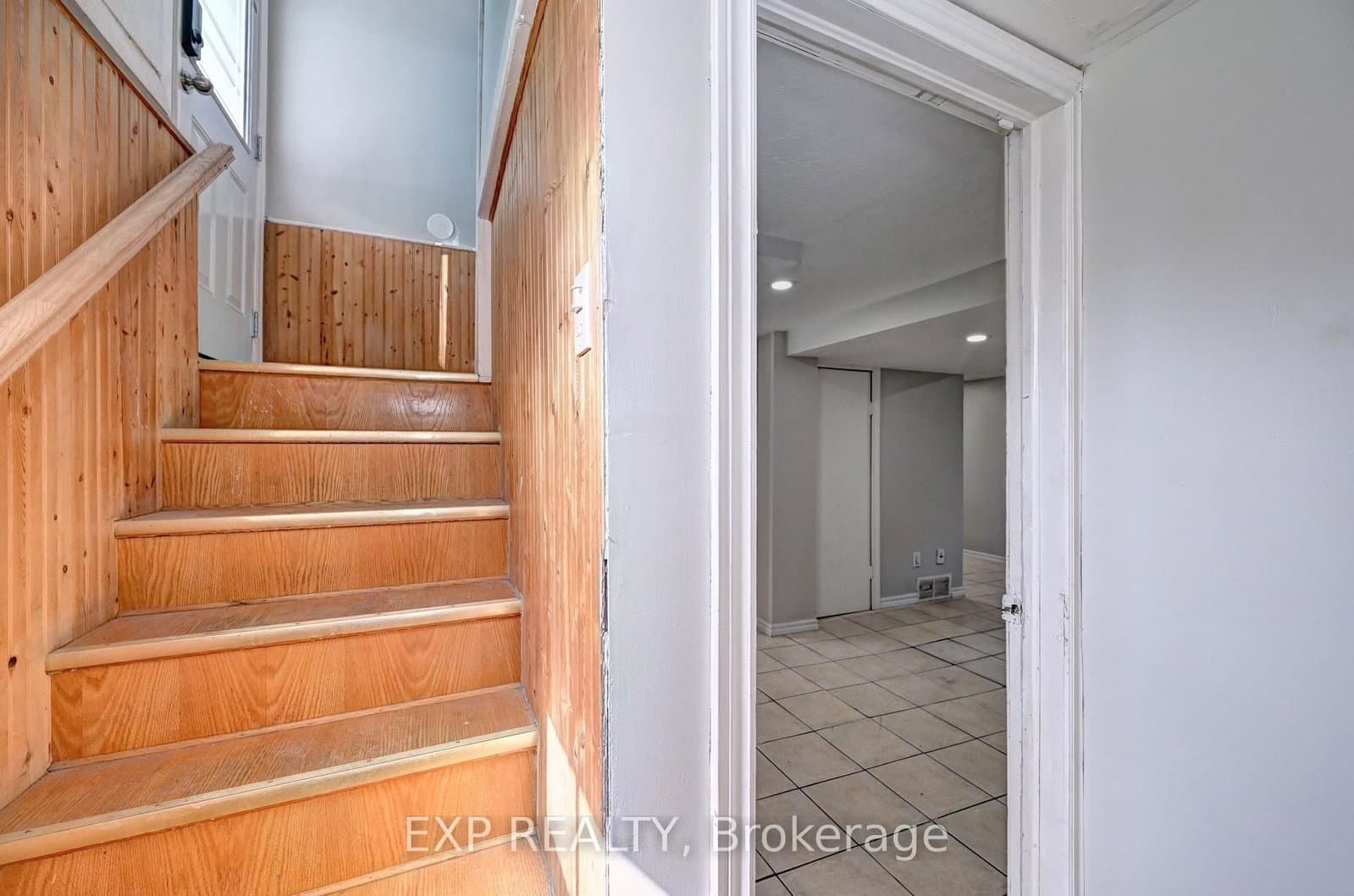 147 Courtland Avenue E thumbnail 36