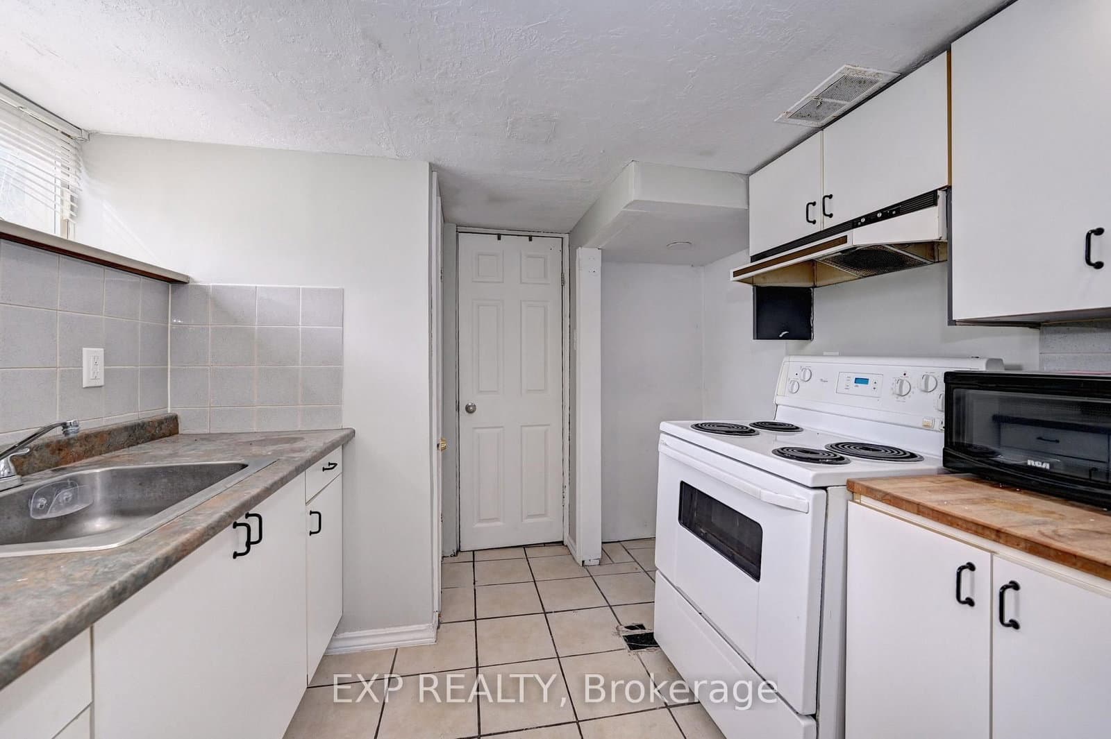 147 Courtland Avenue E thumbnail 44