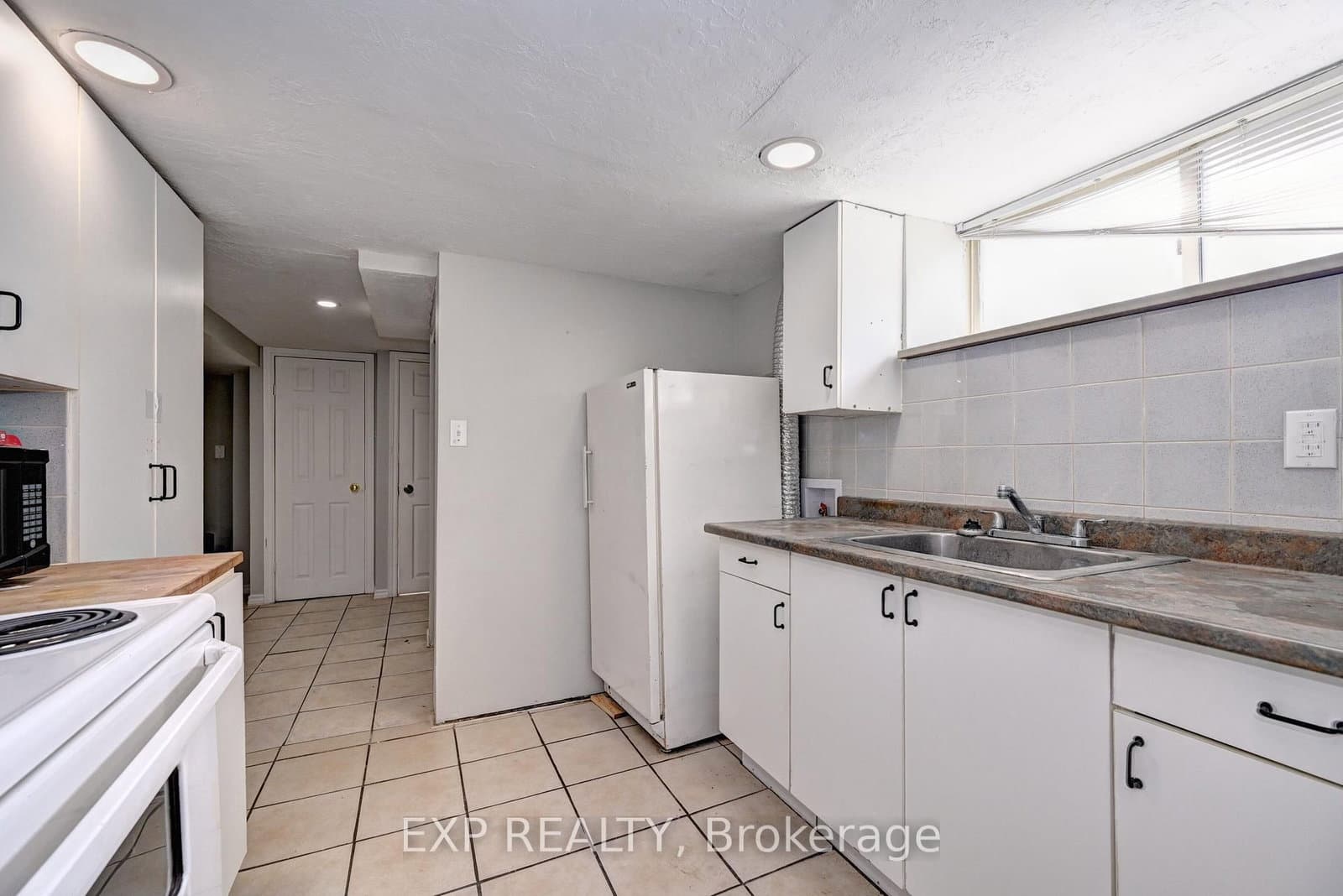 147 Courtland Avenue E thumbnail 45