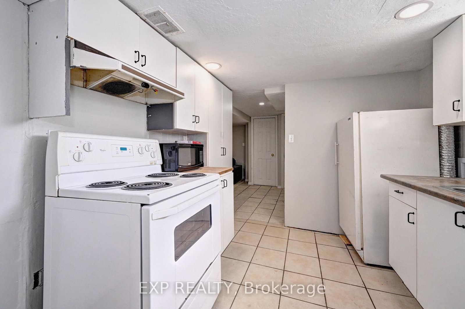 147 Courtland Avenue E thumbnail 46