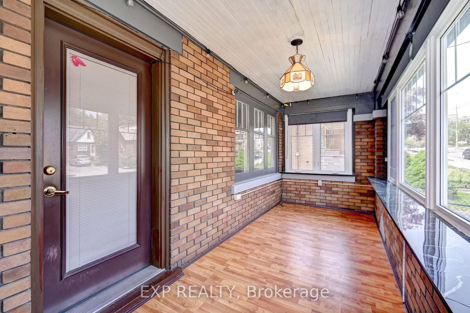 147 Courtland Avenue E thumbnail 5