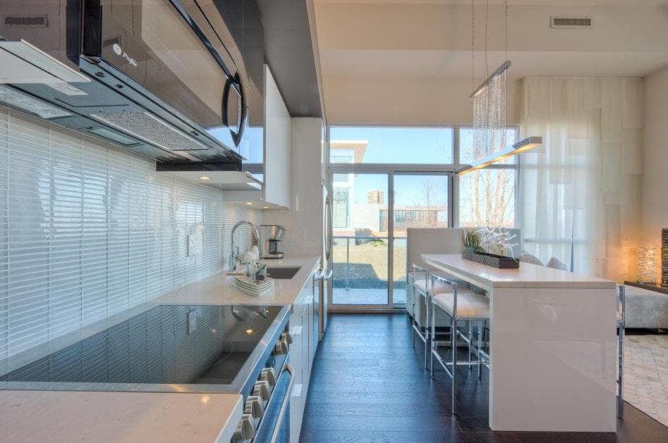 Jade Waterfront Condos thumbnail 18