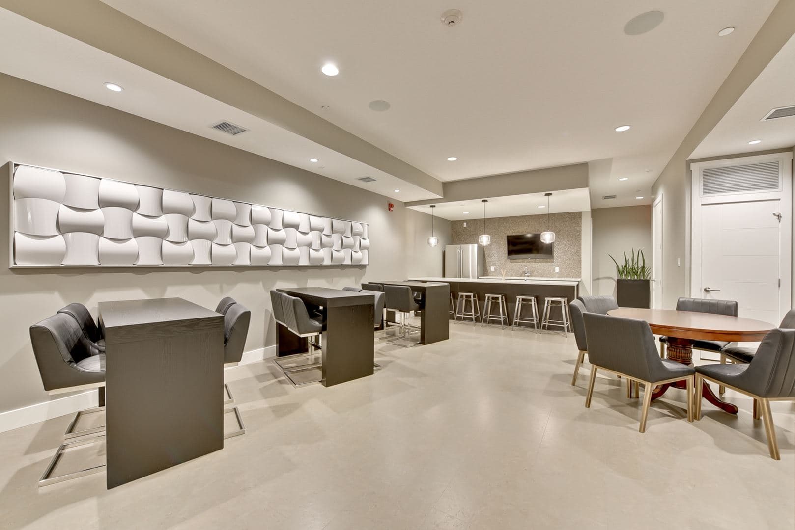 Allure Condos thumbnail 12