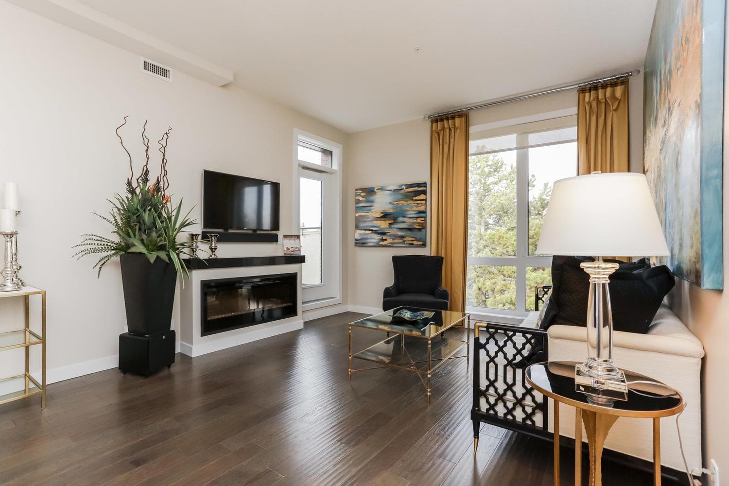 Bentley Condos thumbnail 6