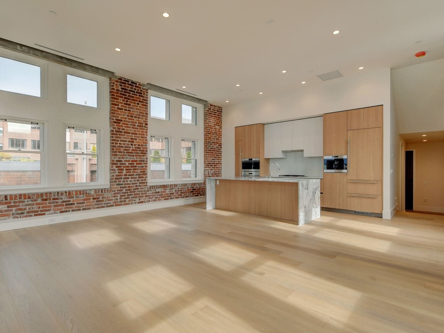 Customs House Condos thumbnail 14