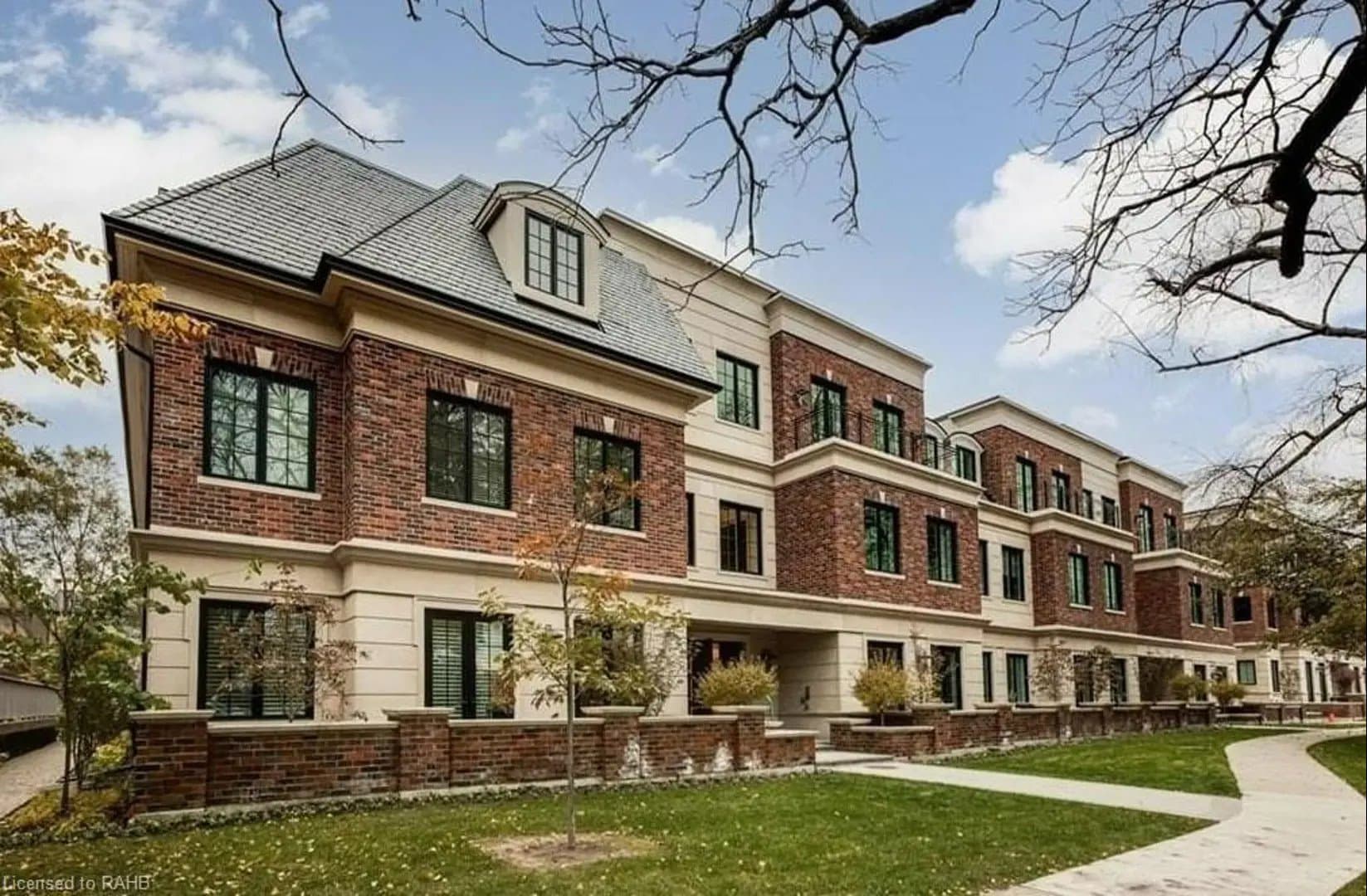 331 Sheddon Condos thumbnail 5